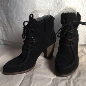 UGG NEW BLACK SUEDE BOOTIS SZ-8